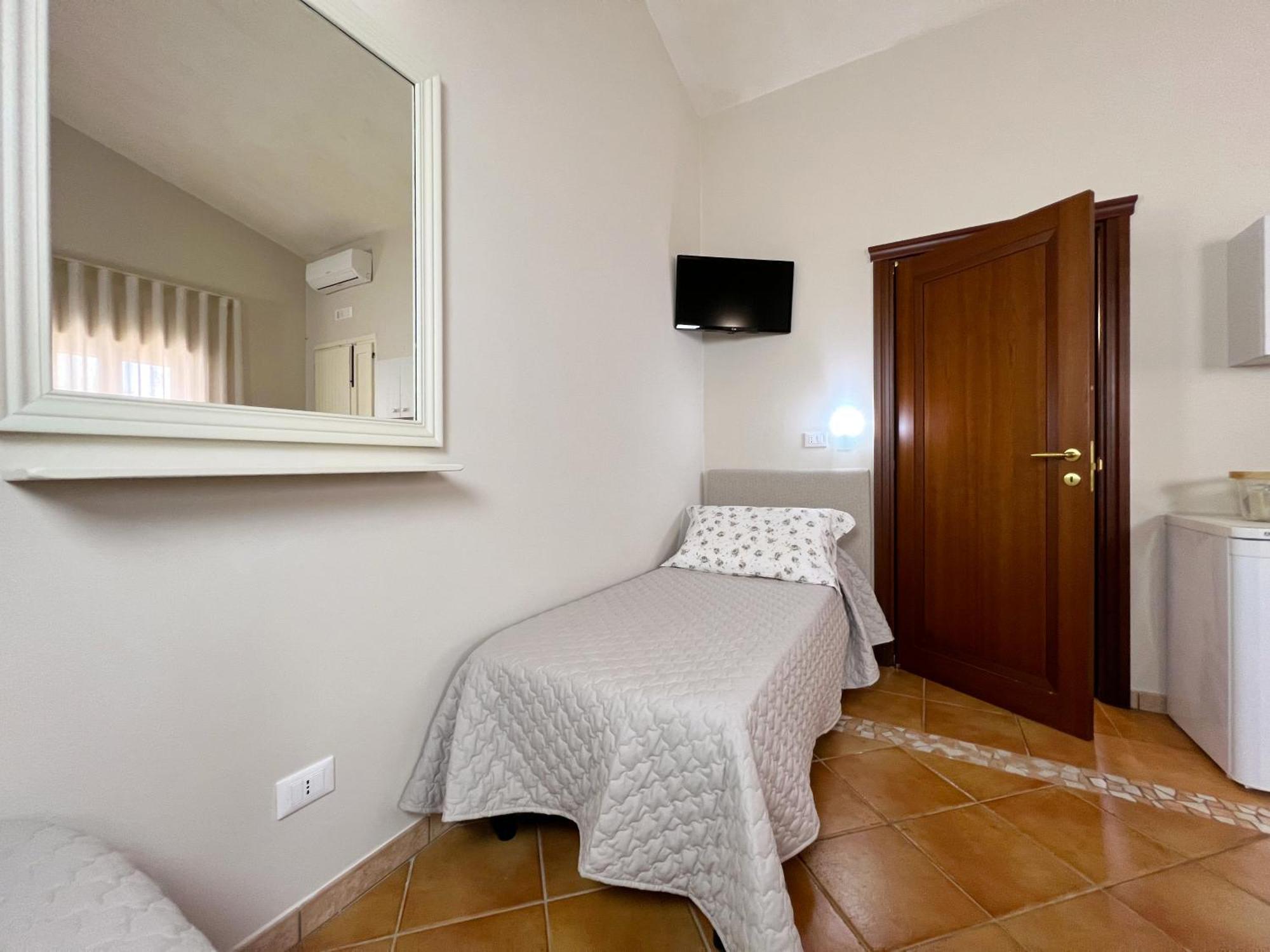 Camera Familiare con Vista Giardino