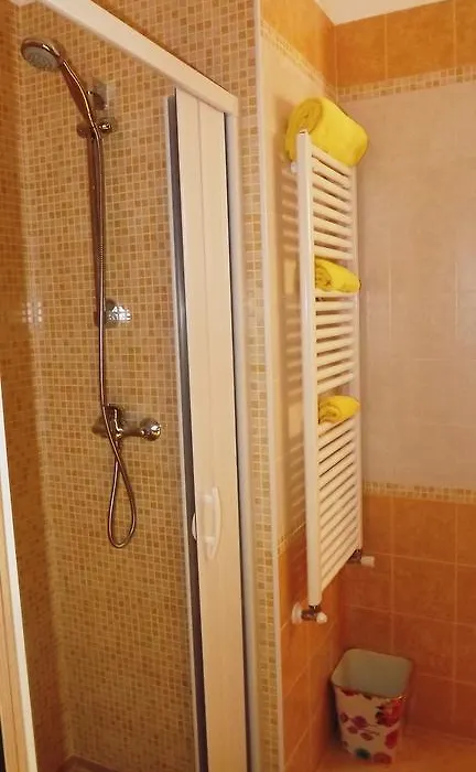 B&B Delfinia-1